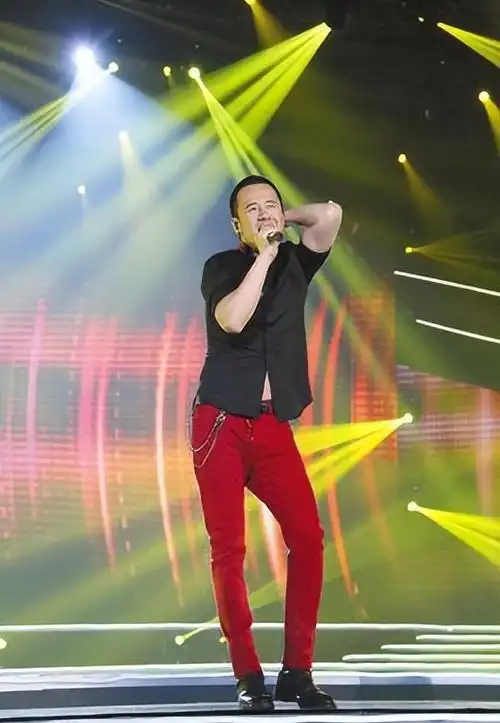 明确指出那张床照是有人恶意篡改的结果,强调杨坤与丁丁之间仅为纯粹