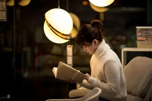 捧书而读 时光静静 美好的年纪 就应该是这样