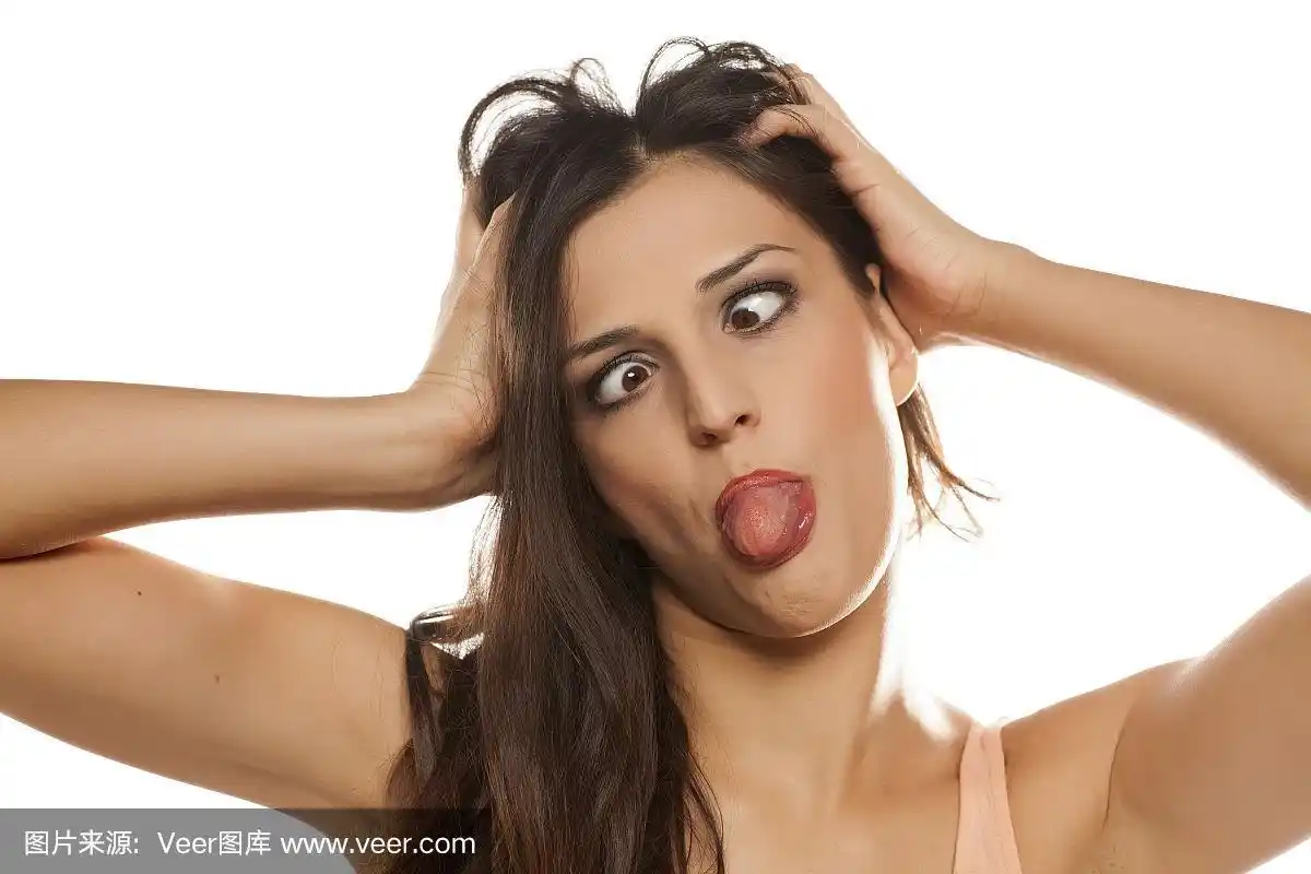 斗鸡眼,吐舌头的有趣女人