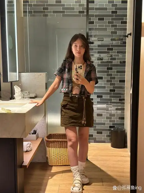 159cm女孩90斤体重的真实身材