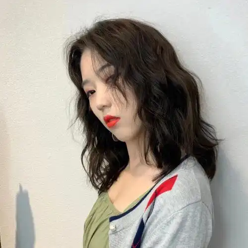 法式烫发锁骨发