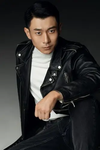 赵冉霸气写真 黑色皮衣眼神凌厉
