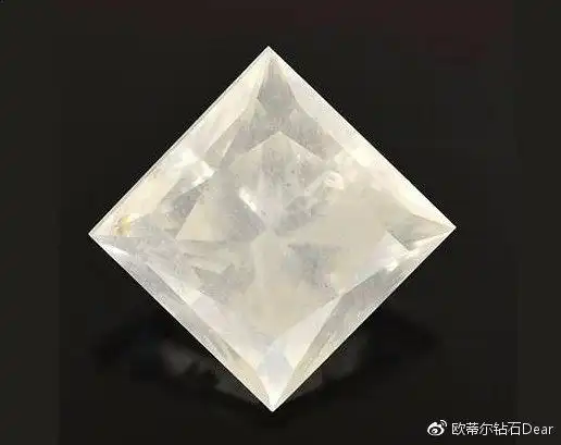 极其罕见的乳白色钻石