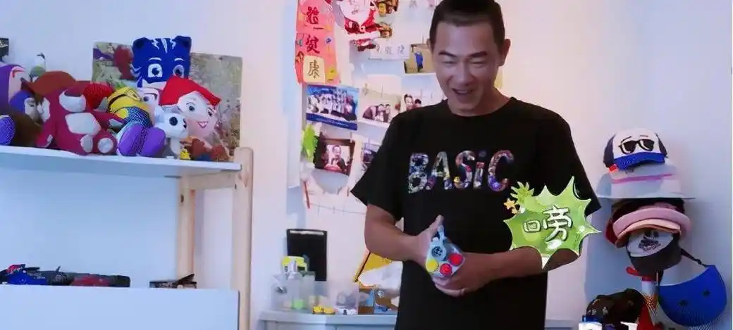 山鸡哥陈小春晒香港豪宅房子面积非常大装修至少几百万