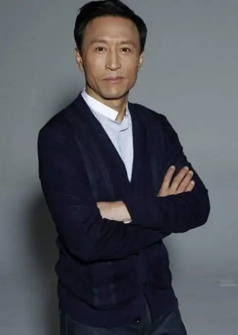 王洛勇化身山村教师,帮孩子释放天性,生活中和丁宁相爱多年_网易订阅