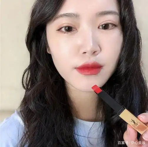 女生涂口红有这3个动作,樱桃嘴易变"香肠嘴",口红再贵也浪费