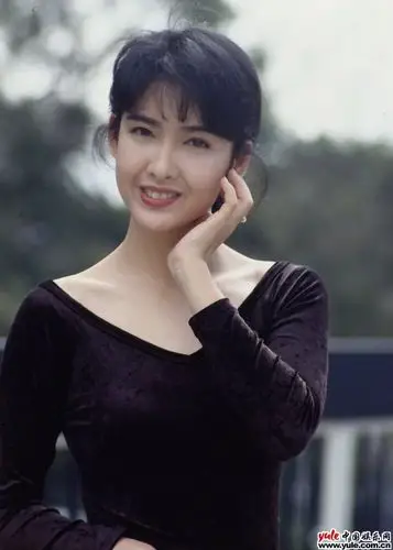 chow) /i>,1967年11月10日出生于香港,中国香港女歌手,演员,主持人