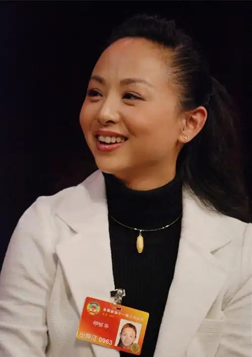 回顾邰丽华:被富豪追了整整8年,最后却选择嫁给高材生