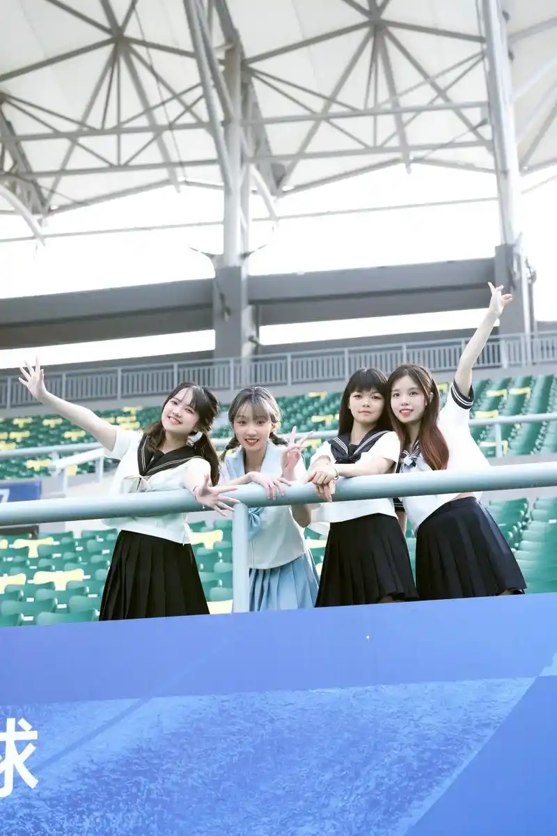 寝室四人写真约拍|今年夏天,我们毕业啦!"蝉鸣是窗外渐渐倒数 - 抖音