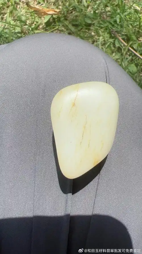 新疆和田玉籽料原石,39.6g,真皮真色,独籽无修型,白度