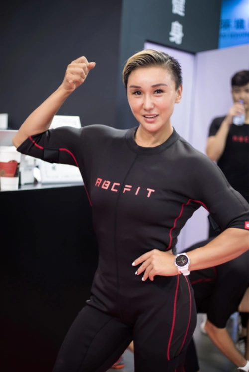 2018年澳大利亚wff国际邀请赛冠军王菲莅临现场,给予abcfit健身产品