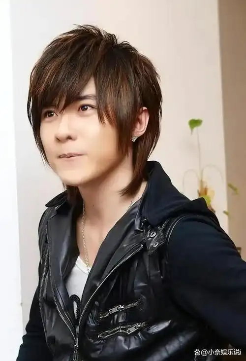 男星唐禹哲官宣求婚成功,混血女友比他小13岁,颜值超高还很有钱