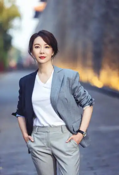 陈数西装甜酷干练写真图片34