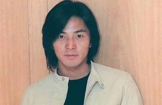 郑伊健昔日甩邵美琪被批为负心汉,倪震爆分手内幕:与梁咏琪无关_凤凰