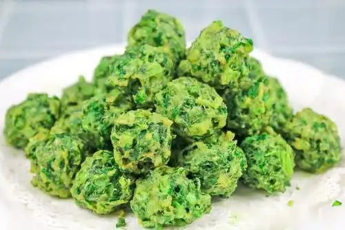 大厨教你做好吃的素丸子,不加一滴水,外酥里嫩,清香翠绿不变色