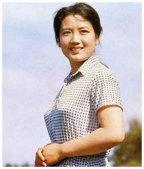 李秀明:移居加拿大与二婚丈夫经商卖薯片,隐退后的现状如何?