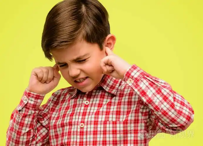 忽略恼人的噪音, 堵住耳朵以免听到声音