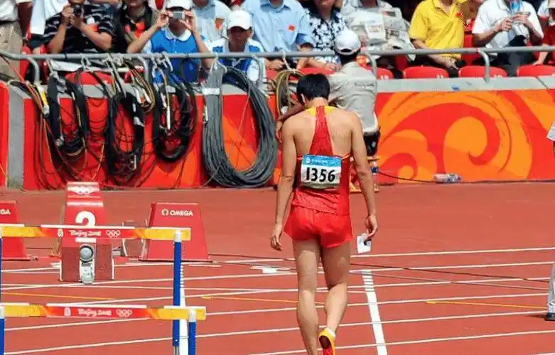 原创奥运冠军刘翔被誉为亚洲飞人两届奥运退赛饱受委屈