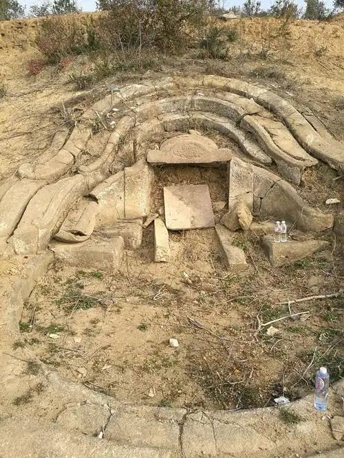 新田约馀庆堂钟氐老祖坟