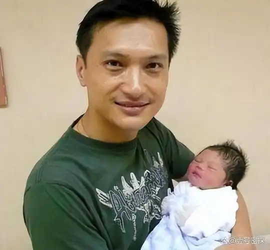 57岁陈锦鸿罕露面!苍老过同场63岁欧阳震华,曾传患病消瘦脸蜡黄