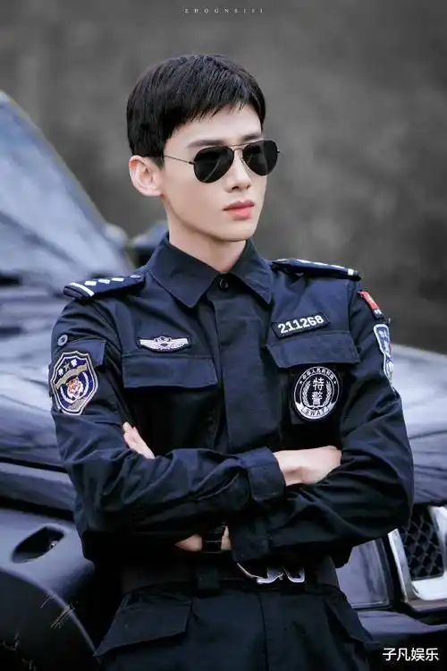 白敬亭童年照曝光,穿裙子这张最亮眼_网友_收获_小时候