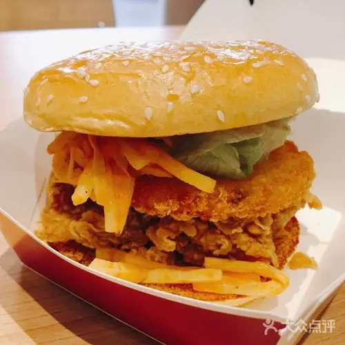 藤椒嫰笋双层鸡腿堡