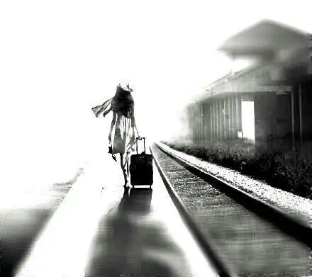 我慢慢地慢慢地意识到,我的落寞,仿佛和另一个背影有关 .