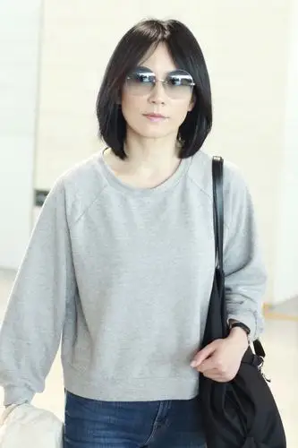 俞飞鸿素颜出行皮肤白里透红 面带微笑亲和力max