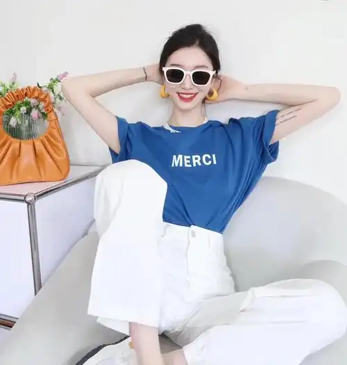 蓝色衣服颜色搭配(蓝色调服装搭配)