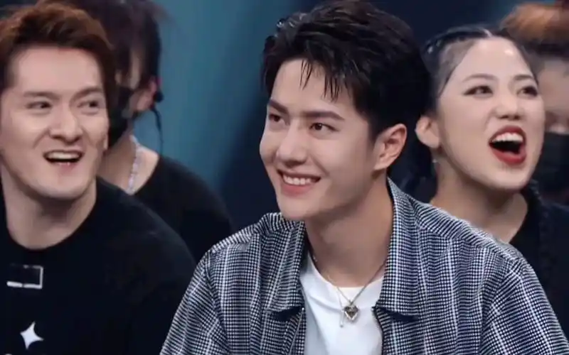 今天是不是有点不开心呢.那就看看王一博笑容来治愈吧