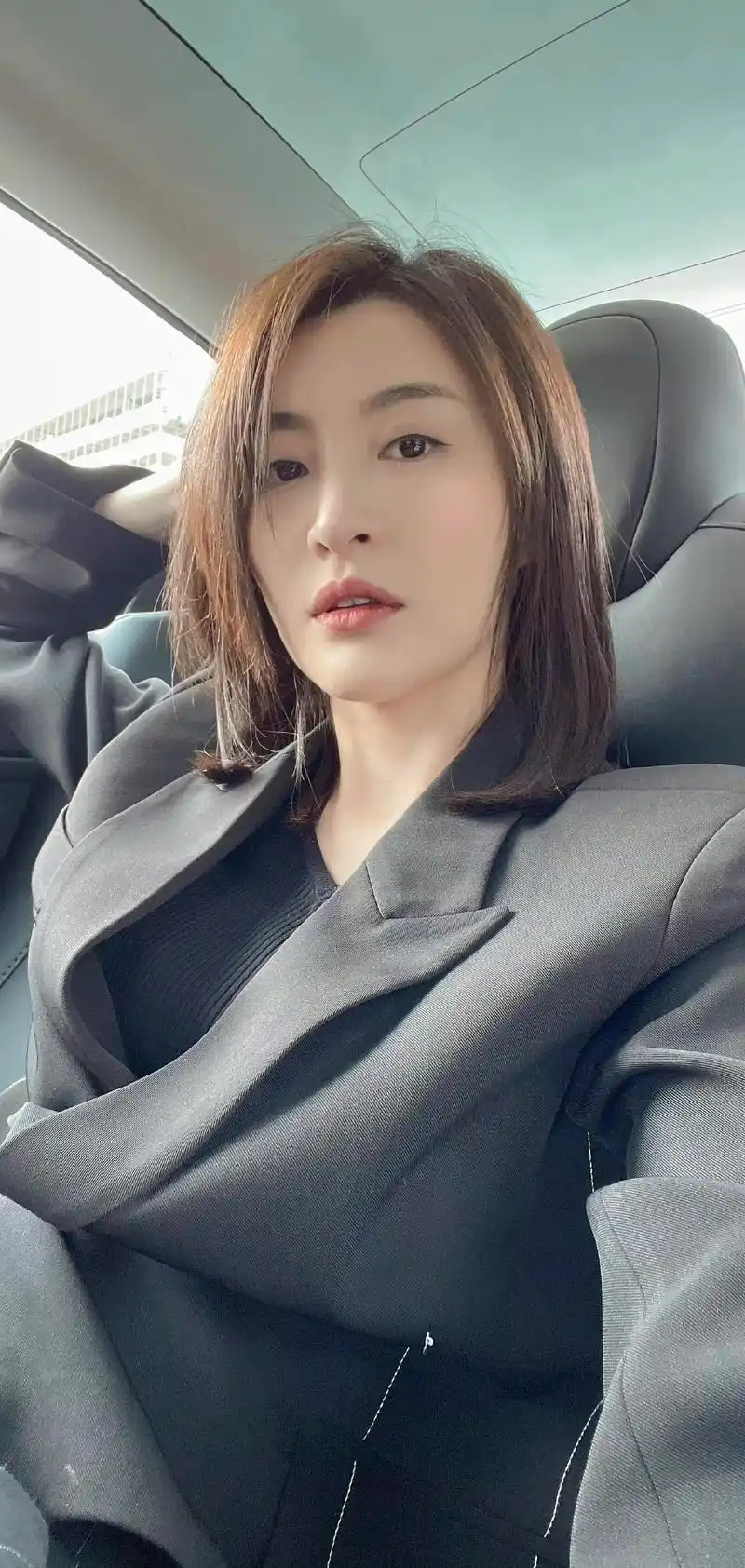 新晋视后林夏薇冒着生命危险通宵拍剧,不容易