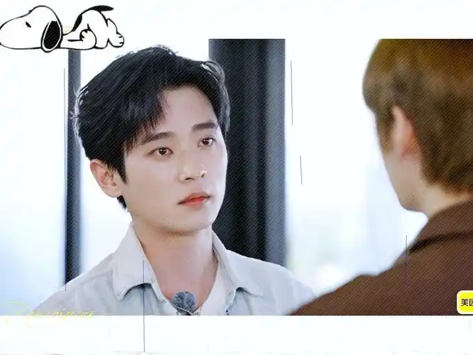 这位艺人即兴表演功力深厚,综艺中的即兴发挥总让我刮目相看,他的信念