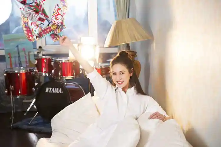 演员赵柯写真 诠释新年新气象