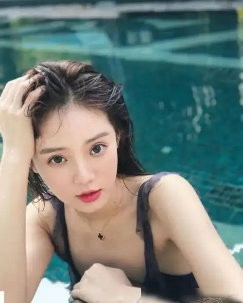 泳装照被王思聪评论半藏森林高调复出