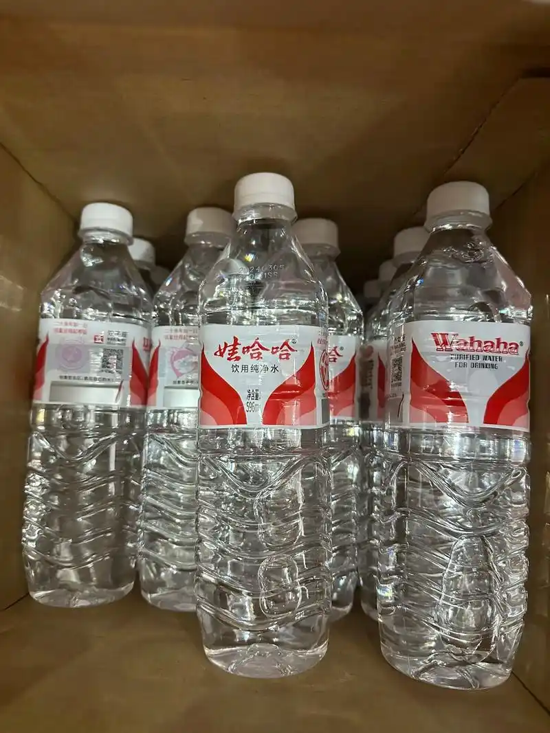 知道娃哈哈水为什么一直用纸箱包装,而不是像其他品牌一样用塑料 - 抖