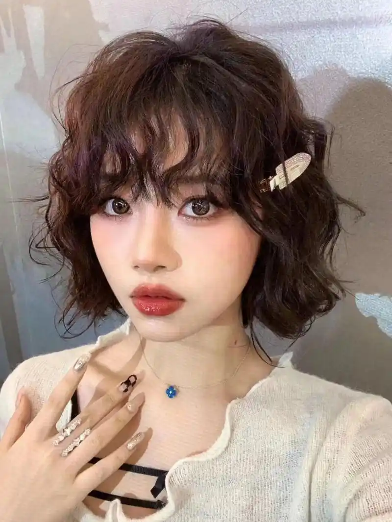 2023最火女生烫发 中短发的女生一定要尝试这样的一款法式短发,慵懒感