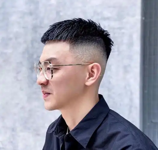 男生夏季"阳光短发"有哪些?留好这3款,清爽酷帅又时髦!