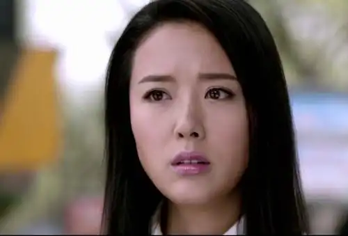 颜丹晨不笑就是位温柔贤淑的美人