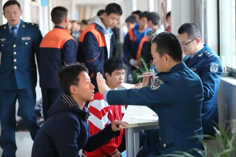 飞行员体格检查