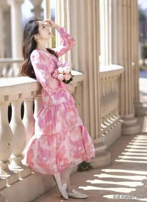 今春火了一种新穿法仙女裙乐福鞋洋气减龄潮人都在穿