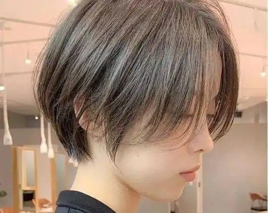 学生党必备的短发,不染不烫,剪都耳朵发夹,时尚耐看又瘦脸哦,不要错过