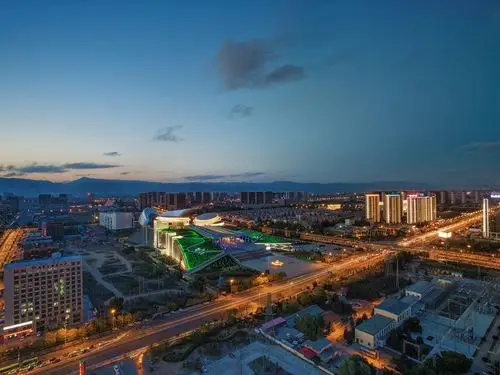 辉腾锡勒-响沙湾-呼和浩特市区双飞4日游>塞外青城,高山草原,神奇响