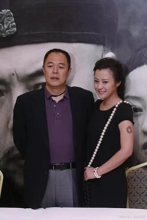 据报道,张铁林与波兰籍妻子barbara相识于20世纪80年代,两人于1992年