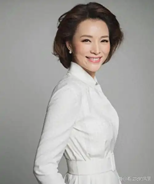 董卿很优秀,替丈夫还债被大家赞扬,让自己的儿子加入美国籍不解