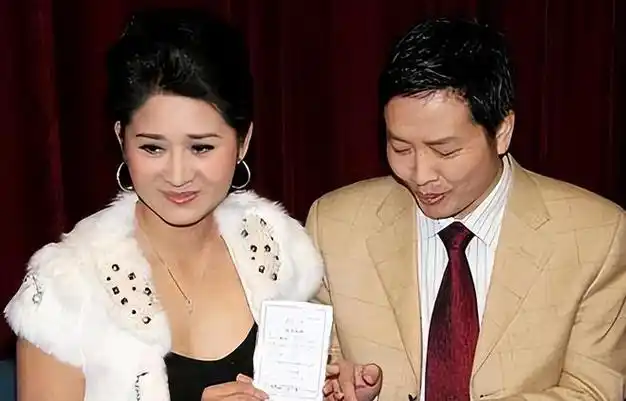 实惨!一年服侍30位导演,没有一部大火,最后反被封杀