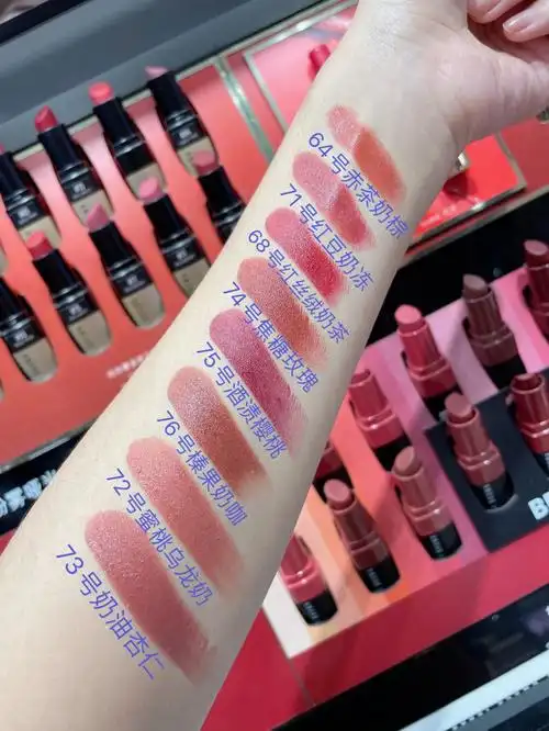 奢金口红试色