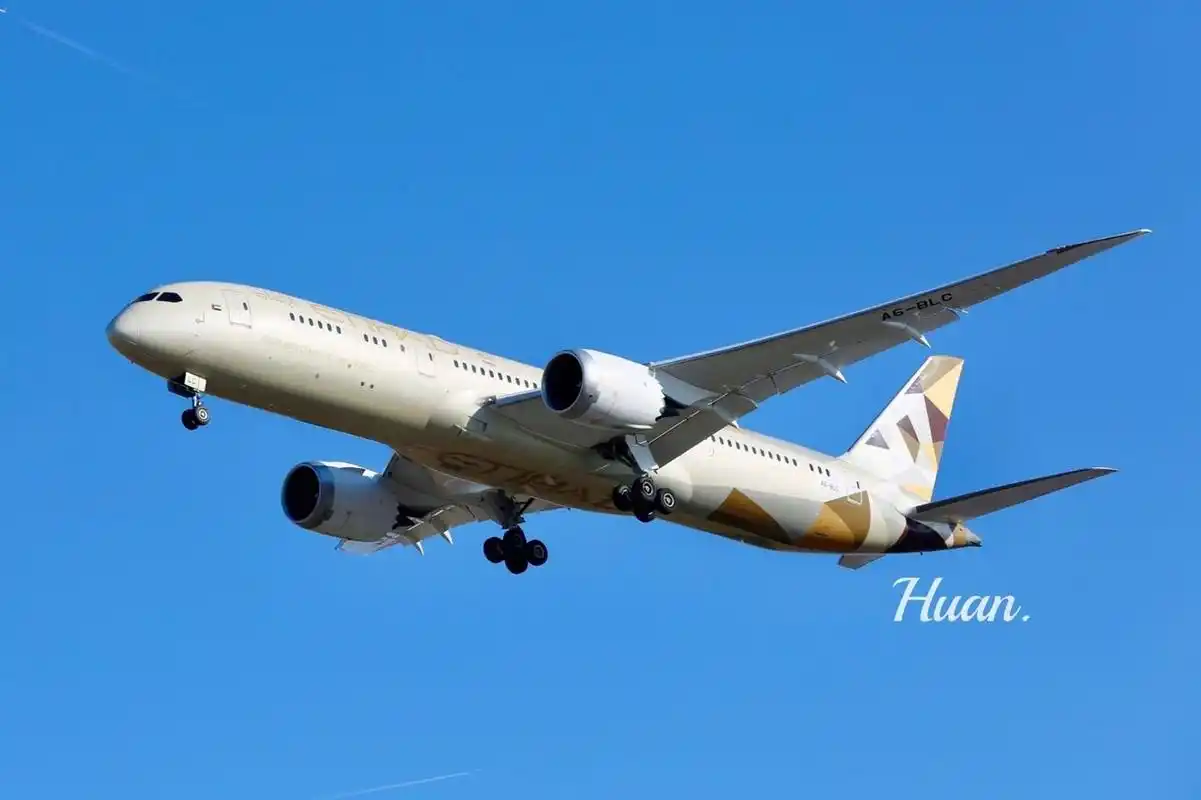 阿布扎比auh-北京首都pek 阿提哈德航空 沙漠之钻涂装boeing 787-9 从