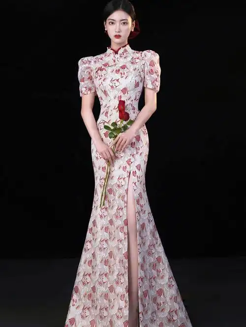 越来越流行的新中式旗袍