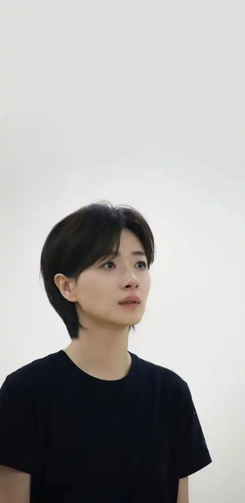 41岁的万茜剪了短发后,少年感爆棚像是20岁的小姑娘|电视剧|女演员|女