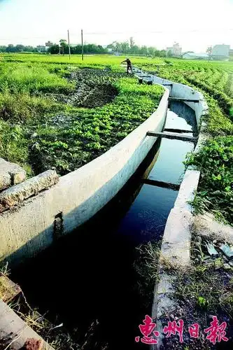 石坝乌坭湖村灌溉水渠完成"三面光"改造.